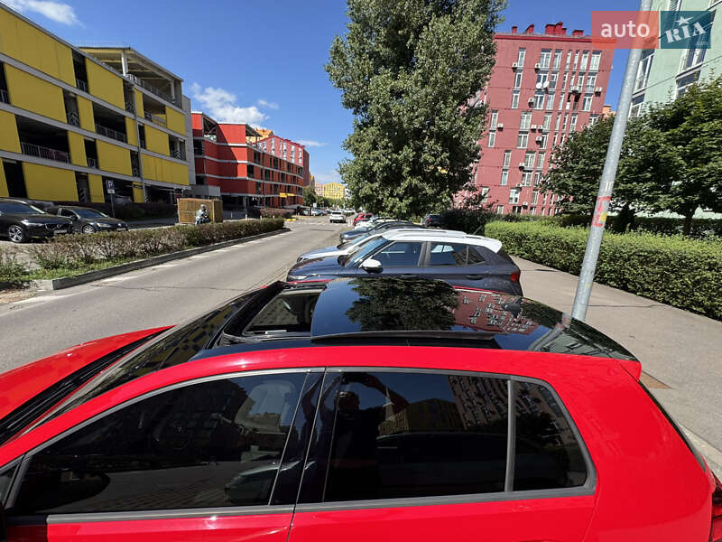 Хетчбек Volkswagen Golf 2017 в Києві