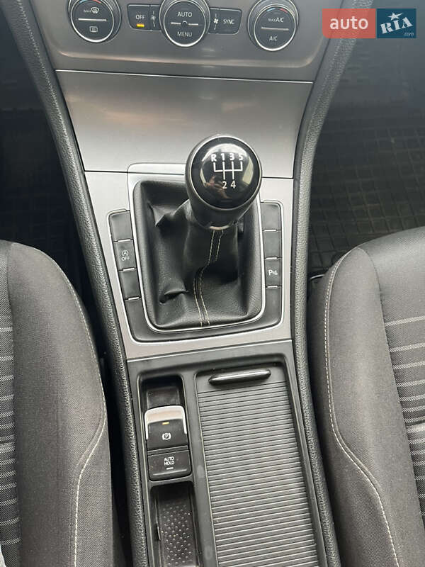 Универсал Volkswagen Golf 2016 в Ужгороде