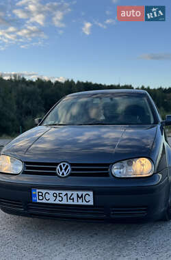 Хэтчбек Volkswagen Golf 2001 в Остроге