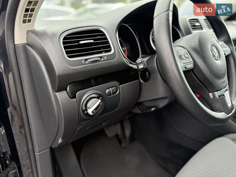 Универсал Volkswagen Golf 2012 в Ровно