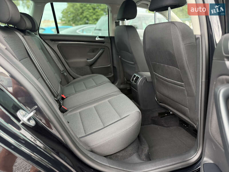 Универсал Volkswagen Golf 2012 в Ровно