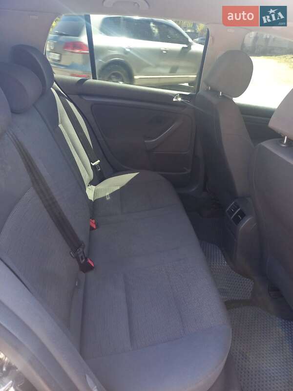 Хетчбек Volkswagen Golf 2004 в Кривому Розі