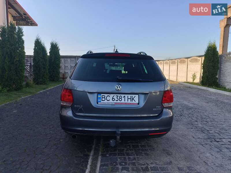 Універсал Volkswagen Golf 2011 в Золочеві