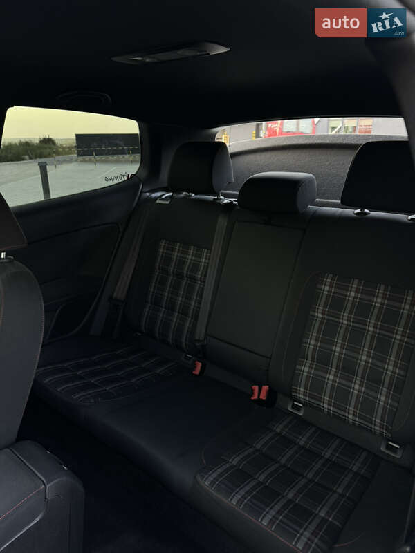 Хетчбек Volkswagen Golf 2012 в Тернополі