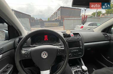 Хэтчбек Volkswagen Golf 2008 в 