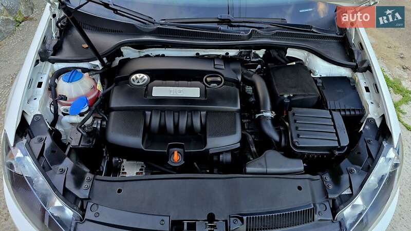 Хэтчбек Volkswagen Golf 2010 в Полтаве