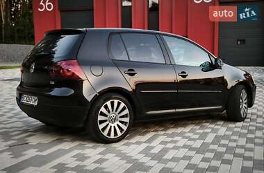 Хэтчбек Volkswagen Golf 2004 в Львове