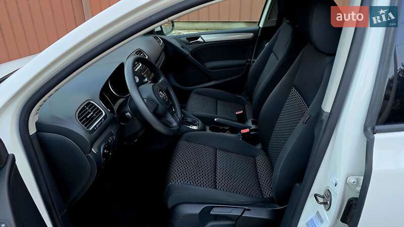 Хэтчбек Volkswagen Golf 2010 в Полтаве