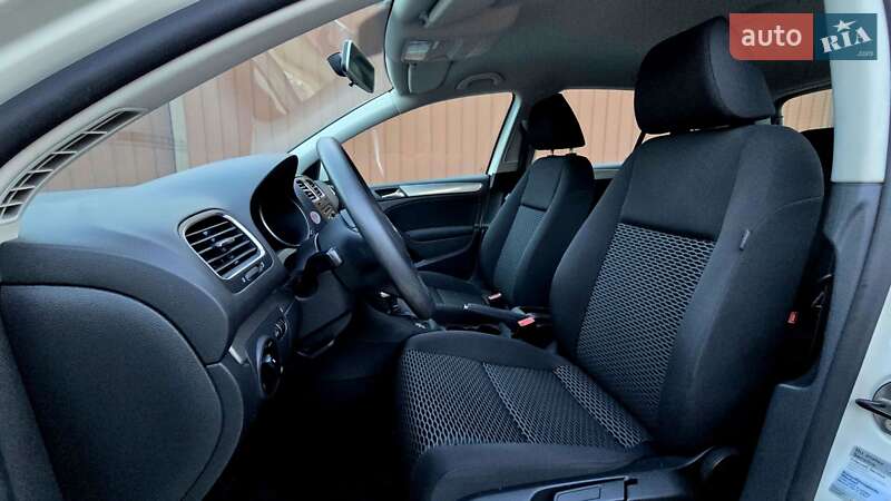 Хэтчбек Volkswagen Golf 2010 в Полтаве
