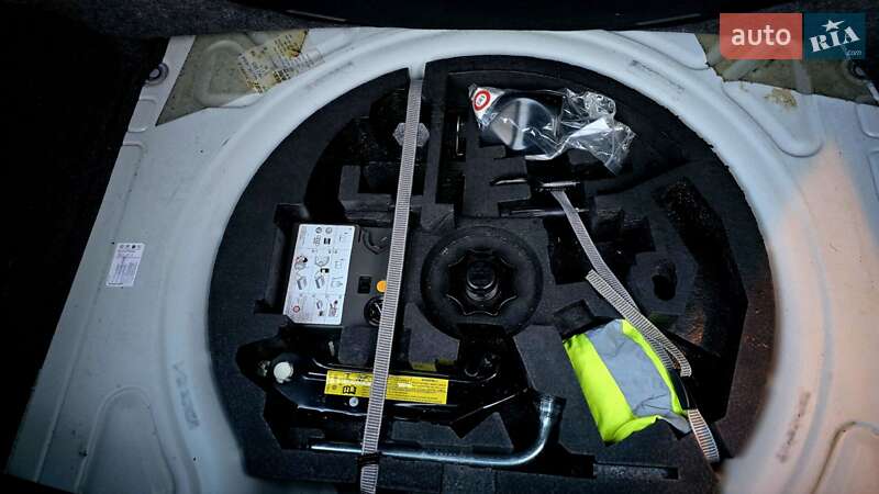 Хэтчбек Volkswagen Golf 2010 в Полтаве