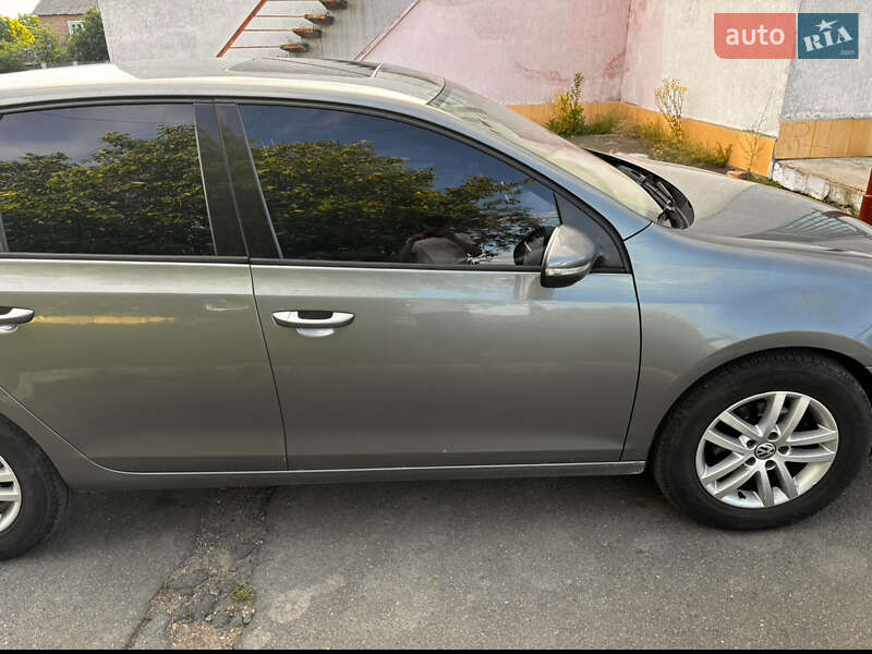 Хетчбек Volkswagen Golf 2011 в Кропивницькому