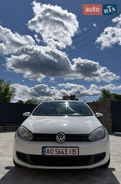 Хетчбек Volkswagen Golf 2012 в Сваляві