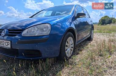 Хэтчбек Volkswagen Golf 2005 в Гатном