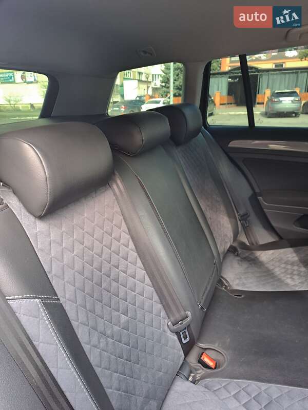 Универсал Volkswagen Golf 2016 в Киеве