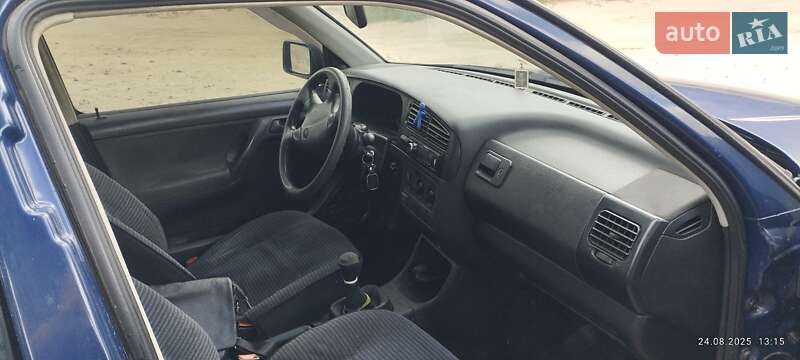 Хетчбек Volkswagen Golf 1994 в Чернігові