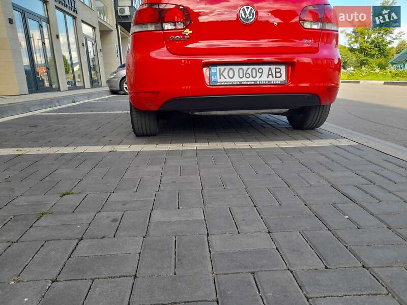 Хетчбек Volkswagen Golf 2011 в Сваляві