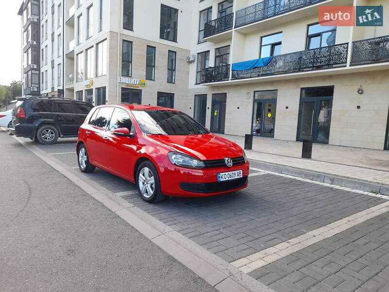 Хетчбек Volkswagen Golf 2011 в Сваляві