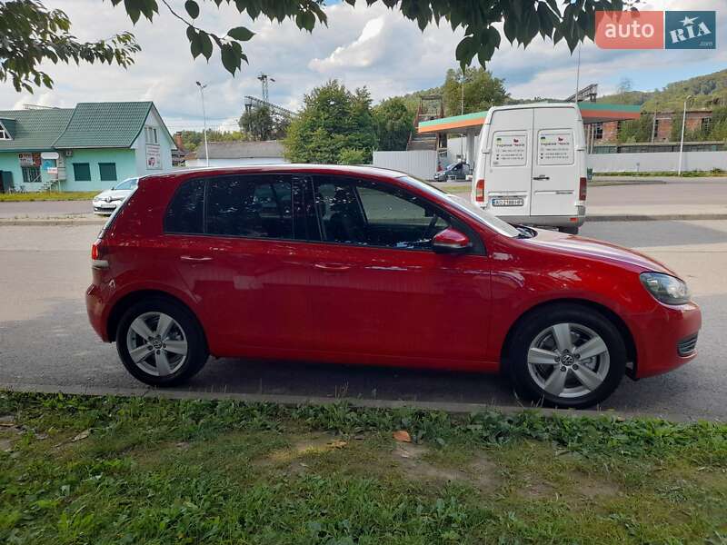 Хетчбек Volkswagen Golf 2011 в Сваляві