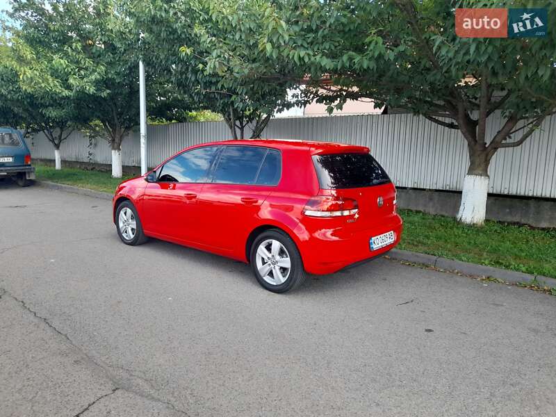 Хетчбек Volkswagen Golf 2011 в Сваляві
