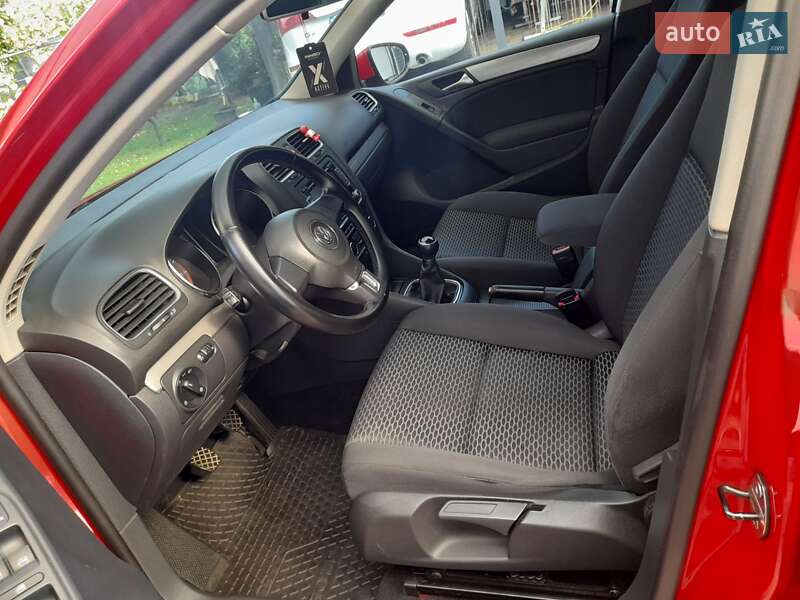 Хетчбек Volkswagen Golf 2011 в Сваляві