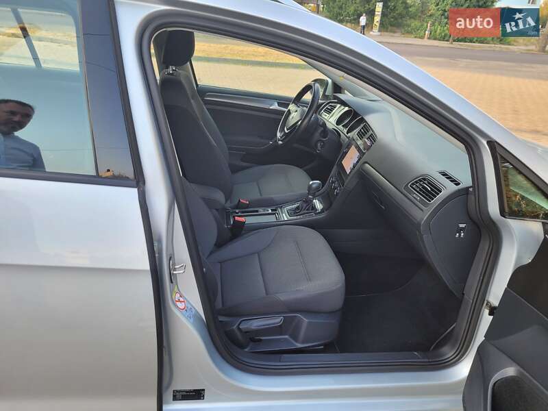 Універсал Volkswagen Golf 2018 в Черкасах