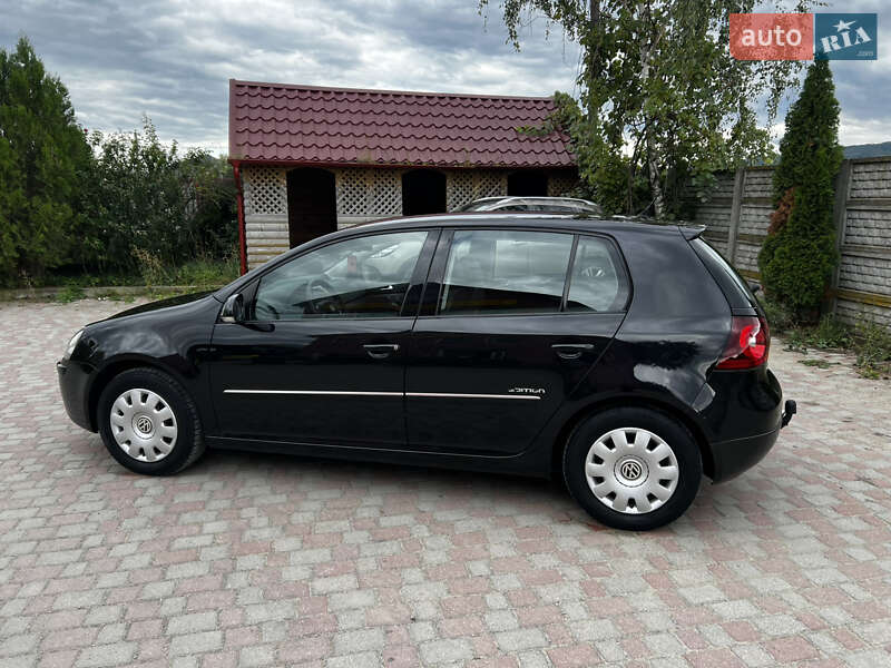 Хэтчбек Volkswagen Golf 2008 в Надворной