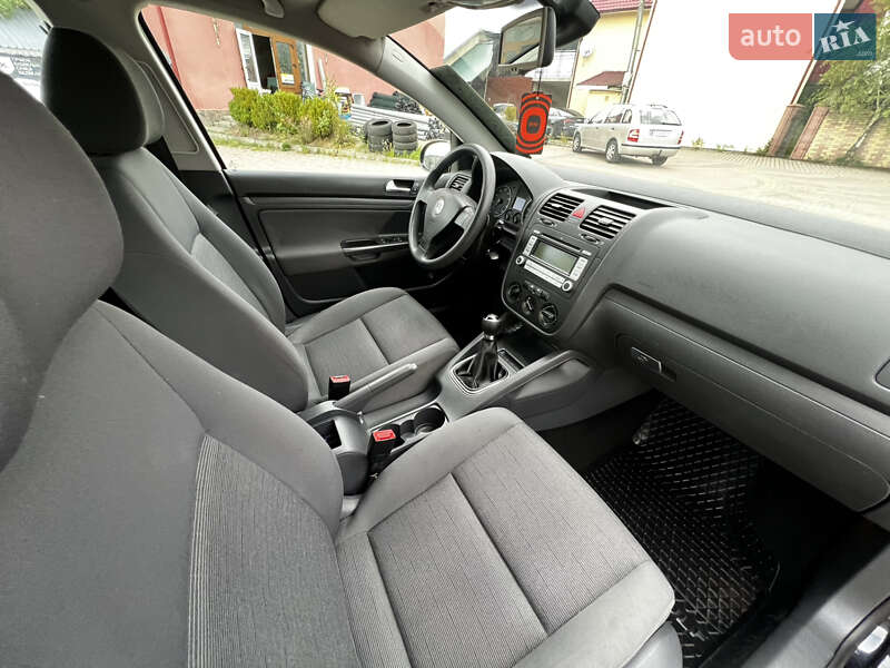 Хэтчбек Volkswagen Golf 2008 в Надворной