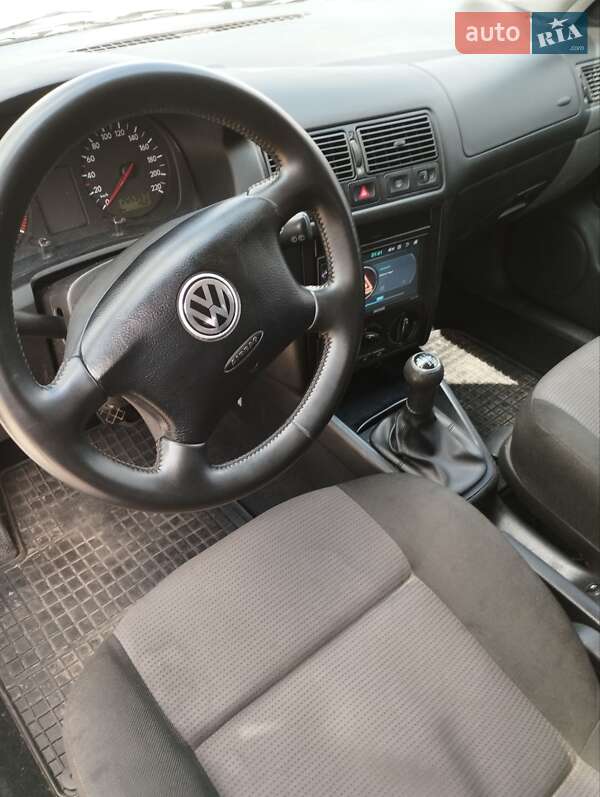 Volkswagen Golf 2001