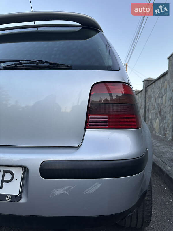 Хетчбек Volkswagen Golf 2001 в Львові