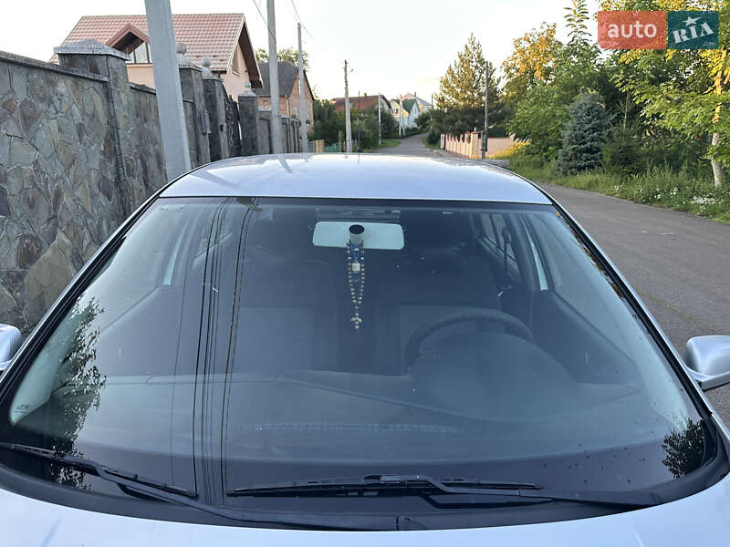 Хетчбек Volkswagen Golf 2001 в Львові