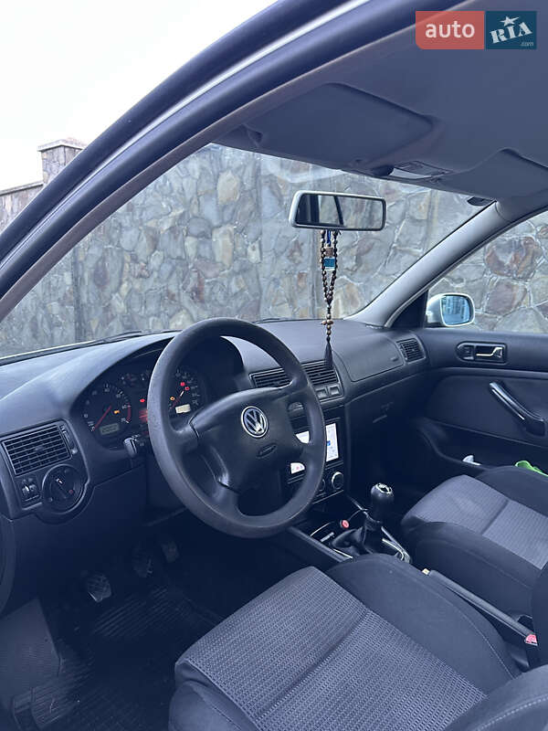 Хетчбек Volkswagen Golf 2001 в Львові