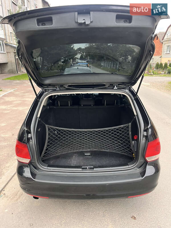 Універсал Volkswagen Golf 2010 в Самборі