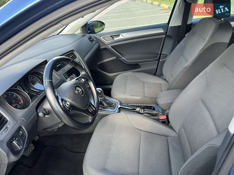 Хетчбек Volkswagen Golf 2017 в Києві