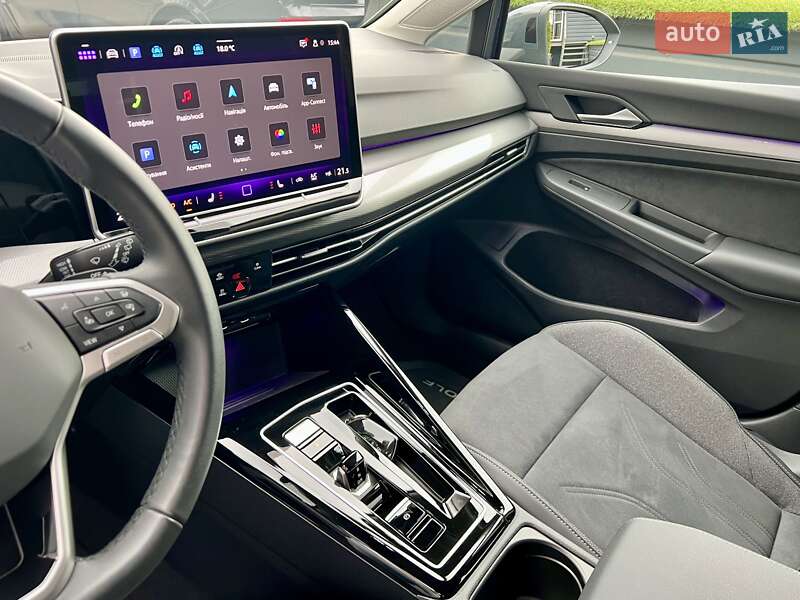 Хетчбек Volkswagen Golf 2024 в Києві