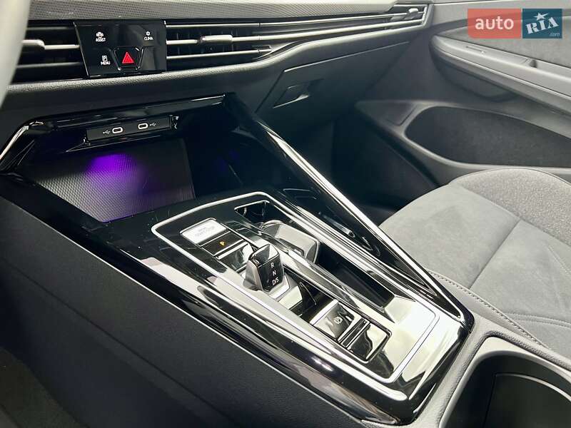 Хетчбек Volkswagen Golf 2024 в Києві