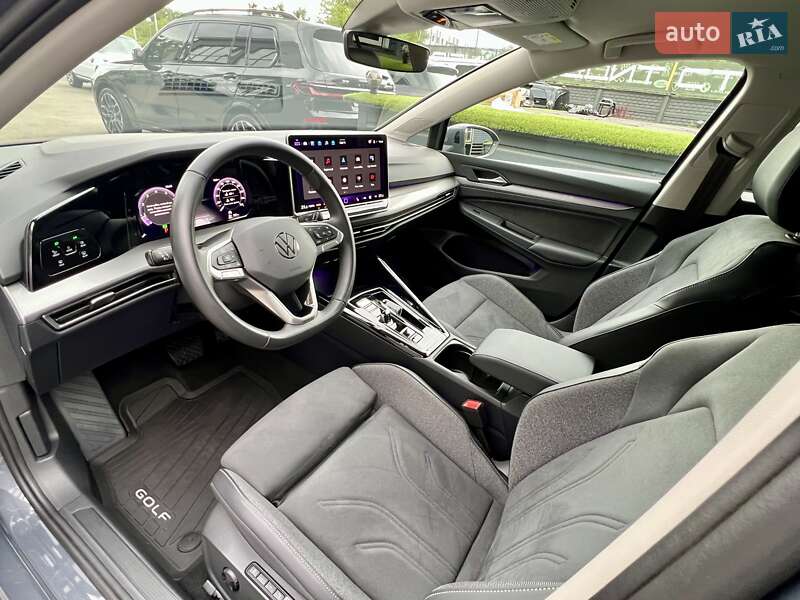 Хетчбек Volkswagen Golf 2024 в Києві