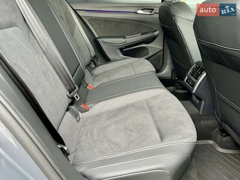 Хетчбек Volkswagen Golf 2024 в Києві