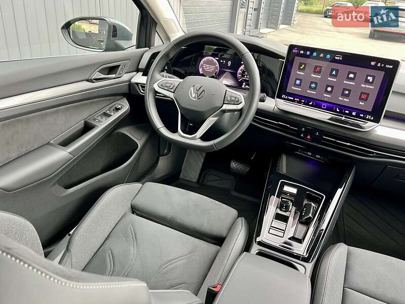 Хетчбек Volkswagen Golf 2024 в Києві