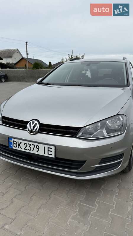 Універсал Volkswagen Golf 2014 в Вараші