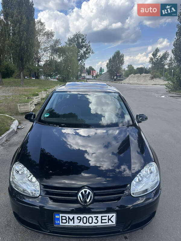 Хетчбек Volkswagen Golf 2005 в Києві