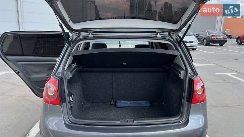 Хэтчбек Volkswagen Golf 2005 в Киеве