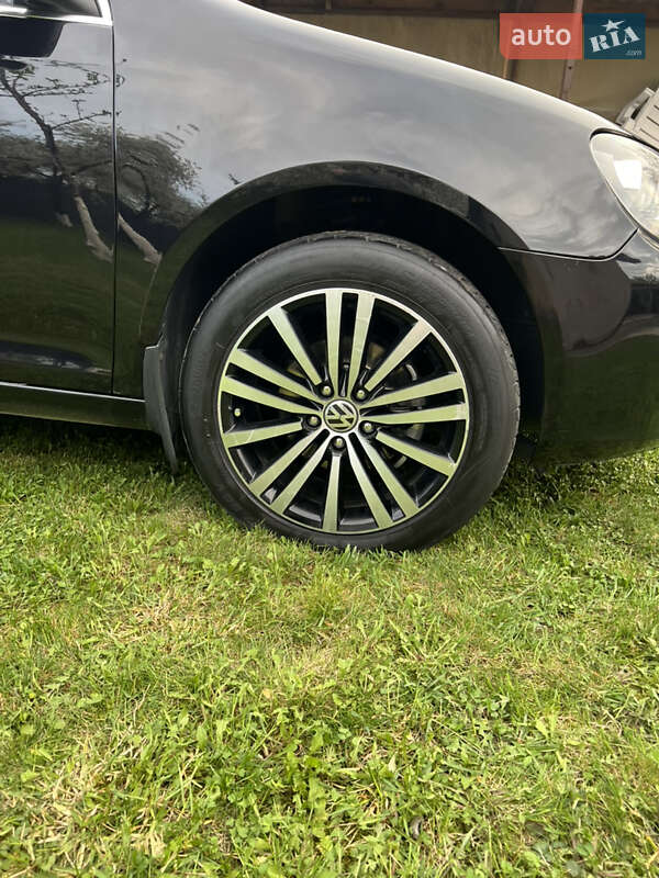 Універсал Volkswagen Golf 2012 в Золочеві