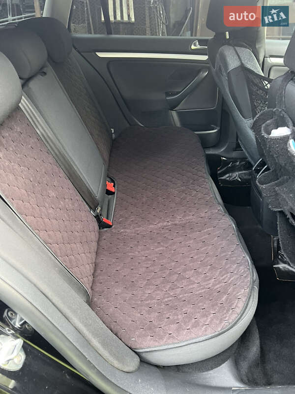 Універсал Volkswagen Golf 2012 в Золочеві