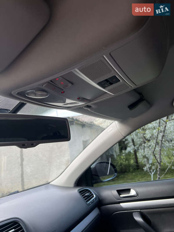 Універсал Volkswagen Golf 2012 в Золочеві