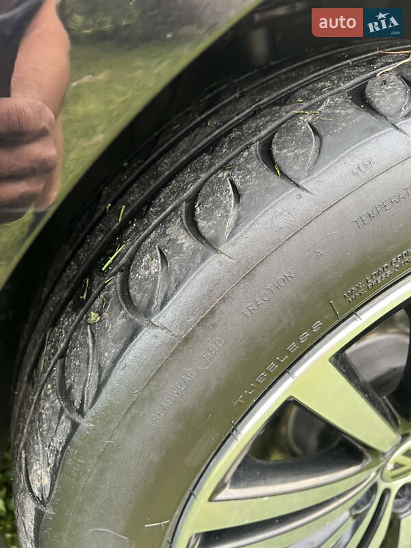 Універсал Volkswagen Golf 2012 в Золочеві