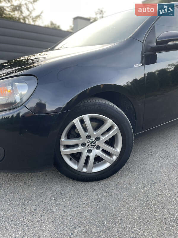 Хетчбек Volkswagen Golf 2010 в Львові