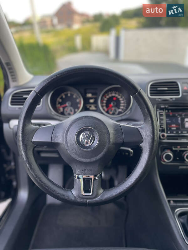 Хетчбек Volkswagen Golf 2010 в Львові