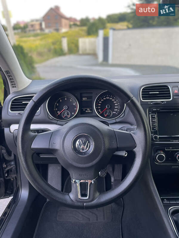 Хетчбек Volkswagen Golf 2010 в Львові