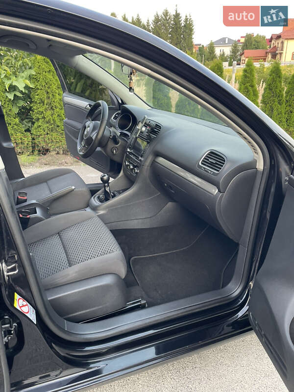 Хетчбек Volkswagen Golf 2010 в Львові