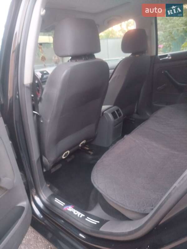 Хетчбек Volkswagen Golf 2006 в Синельниковому